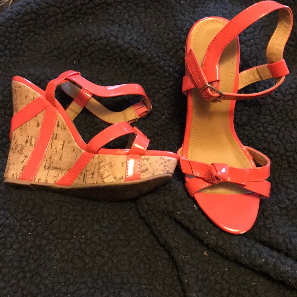 Pink, cork wedges